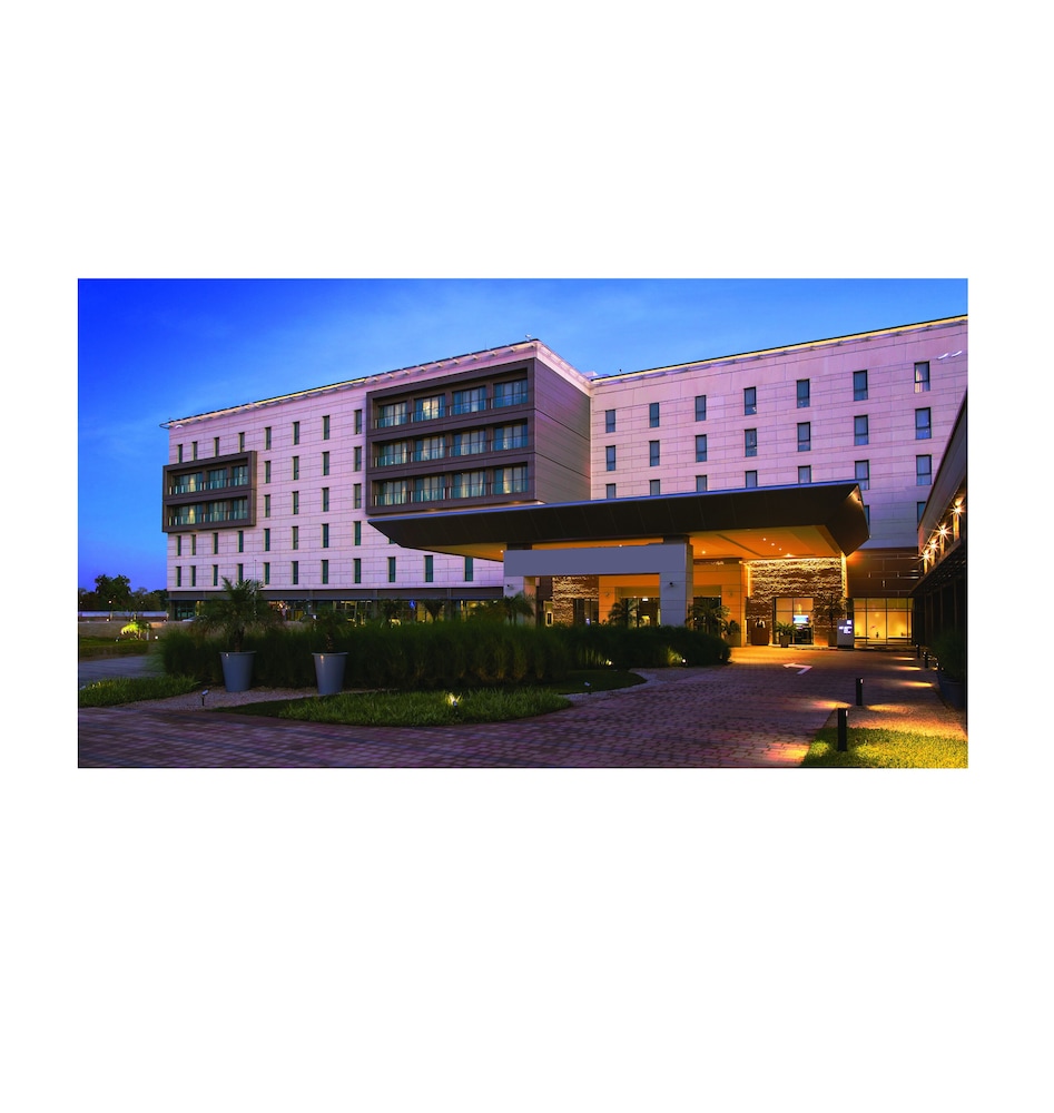 Novotel Muscat Airport in MUSCAT