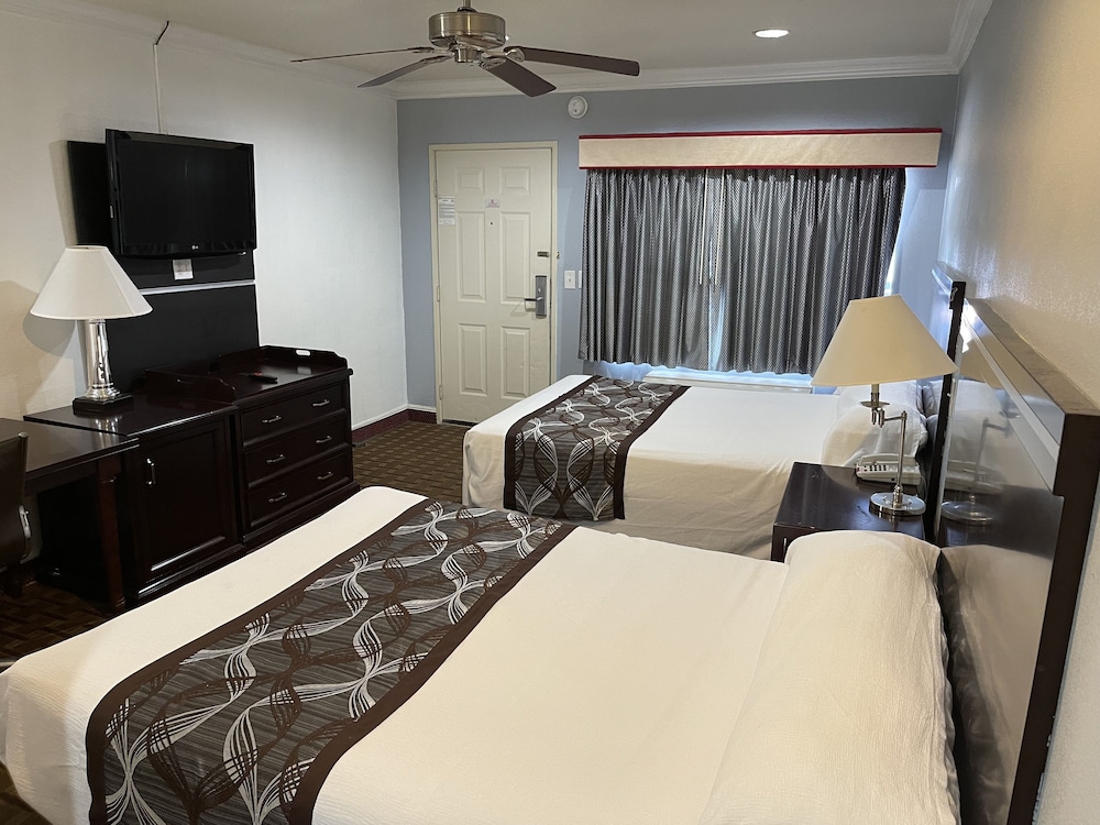 Hollywood Guest Inn 12/23