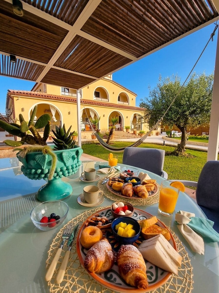 Sunset Bed And Breakfast Villa 46/56