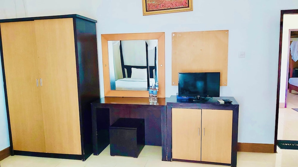 Aman Gati Hotel Lakey 37/50