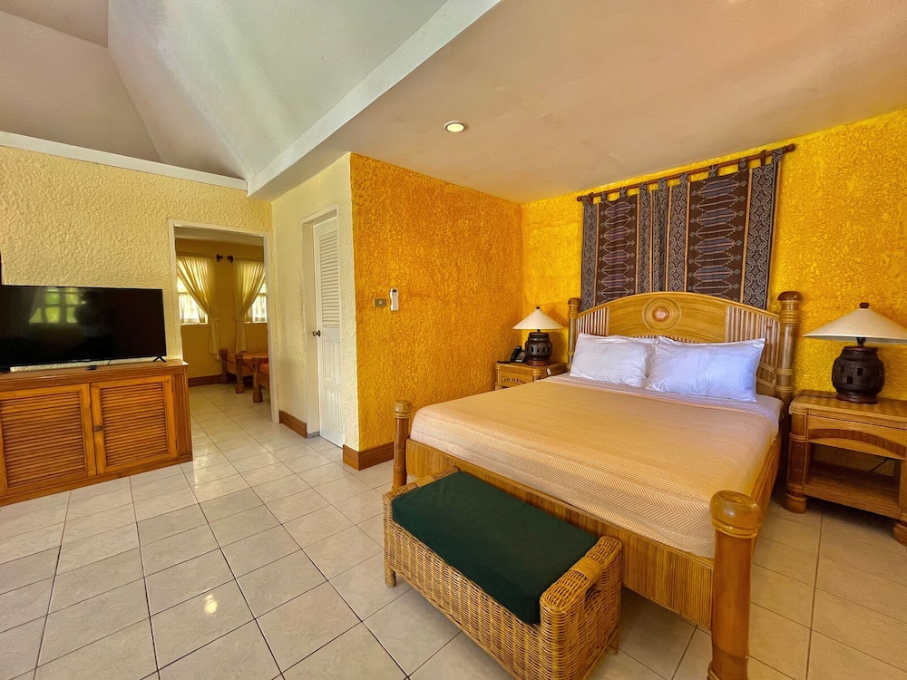 Sunset, 1 Queen and 1 Single Bed, with View