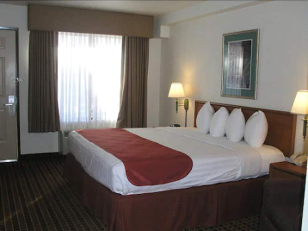 Catalina Inn 12/40