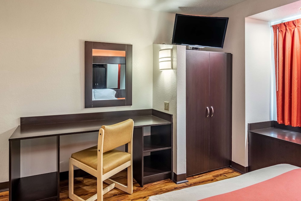 Motel6 Chattanooga, TN - Downtown 25/40
