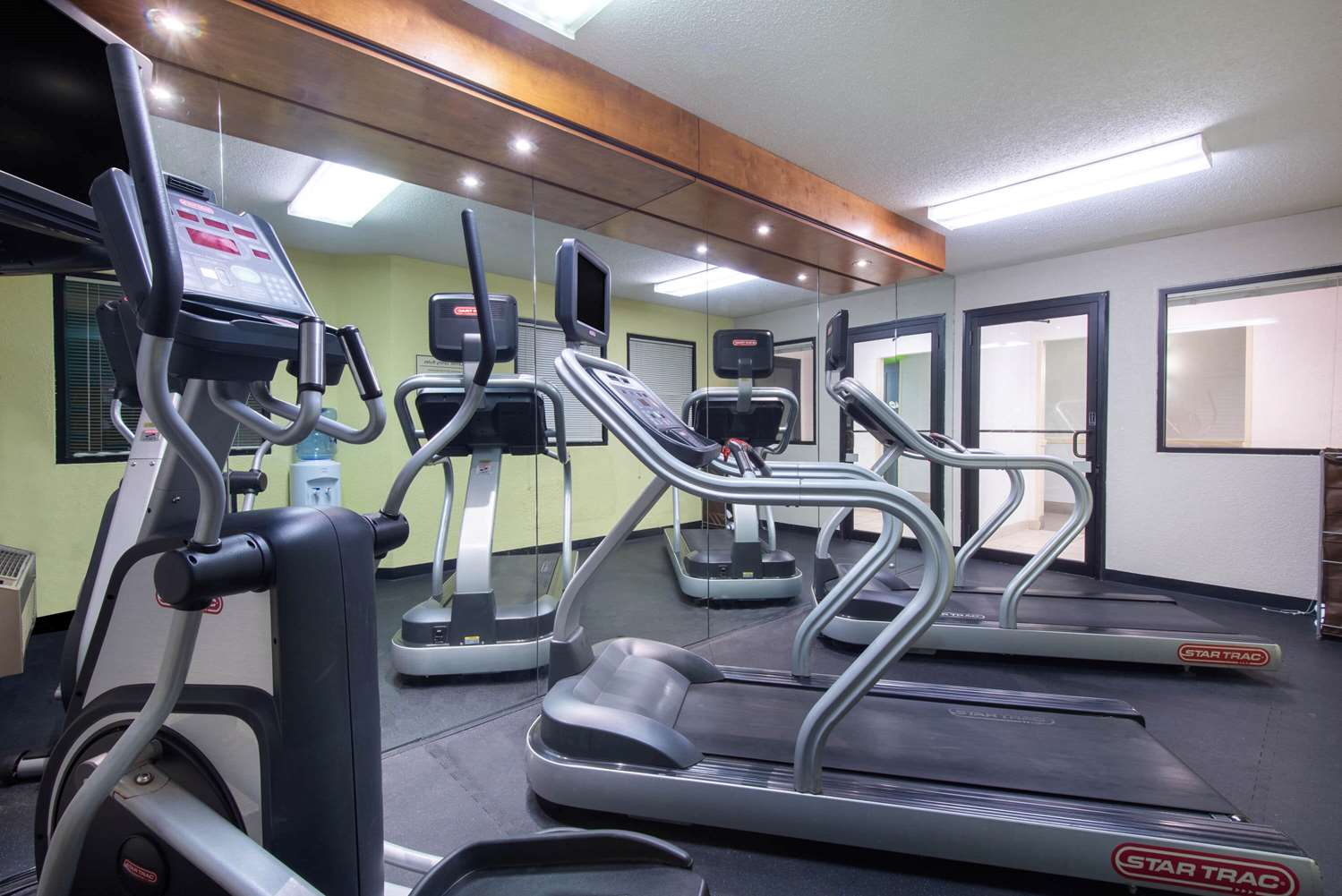 La Quinta Inn & Suites by Wyndham Erie 34/51