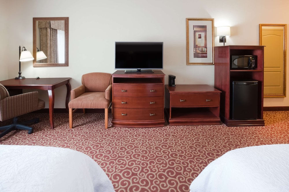 Hampton Inn Fairmont 33/54