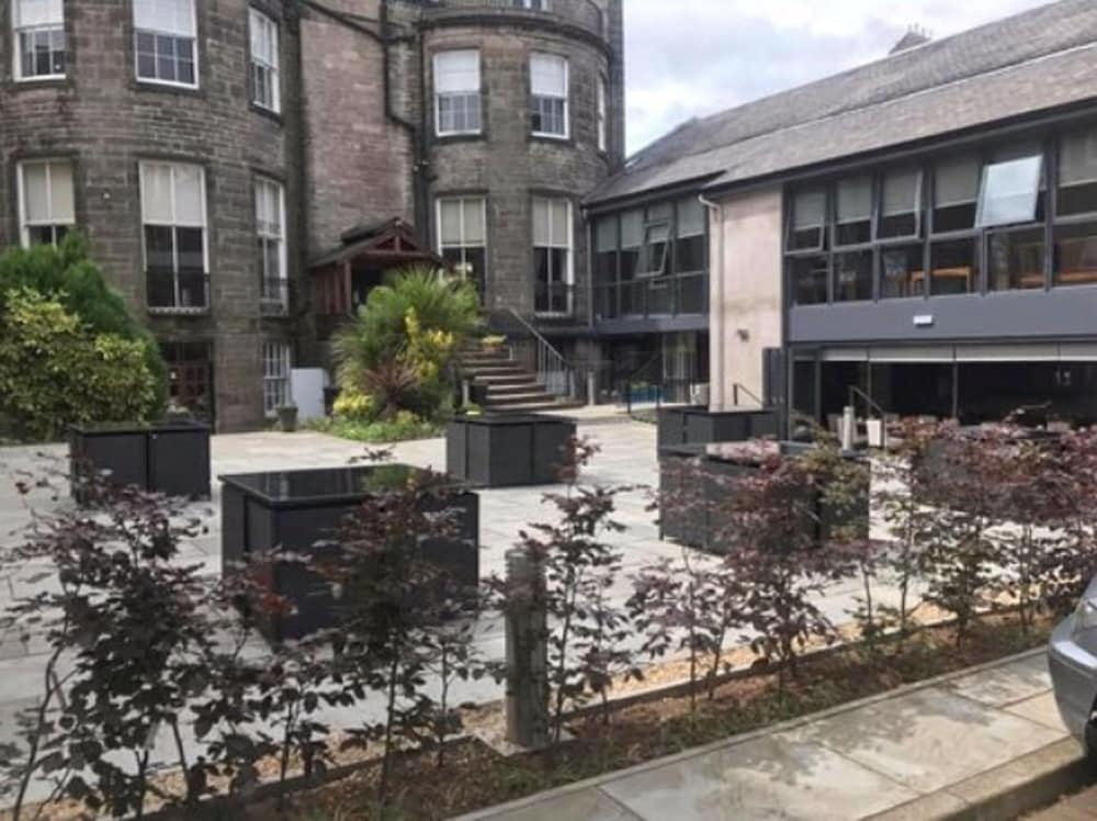The Tontine Hotel 59/64