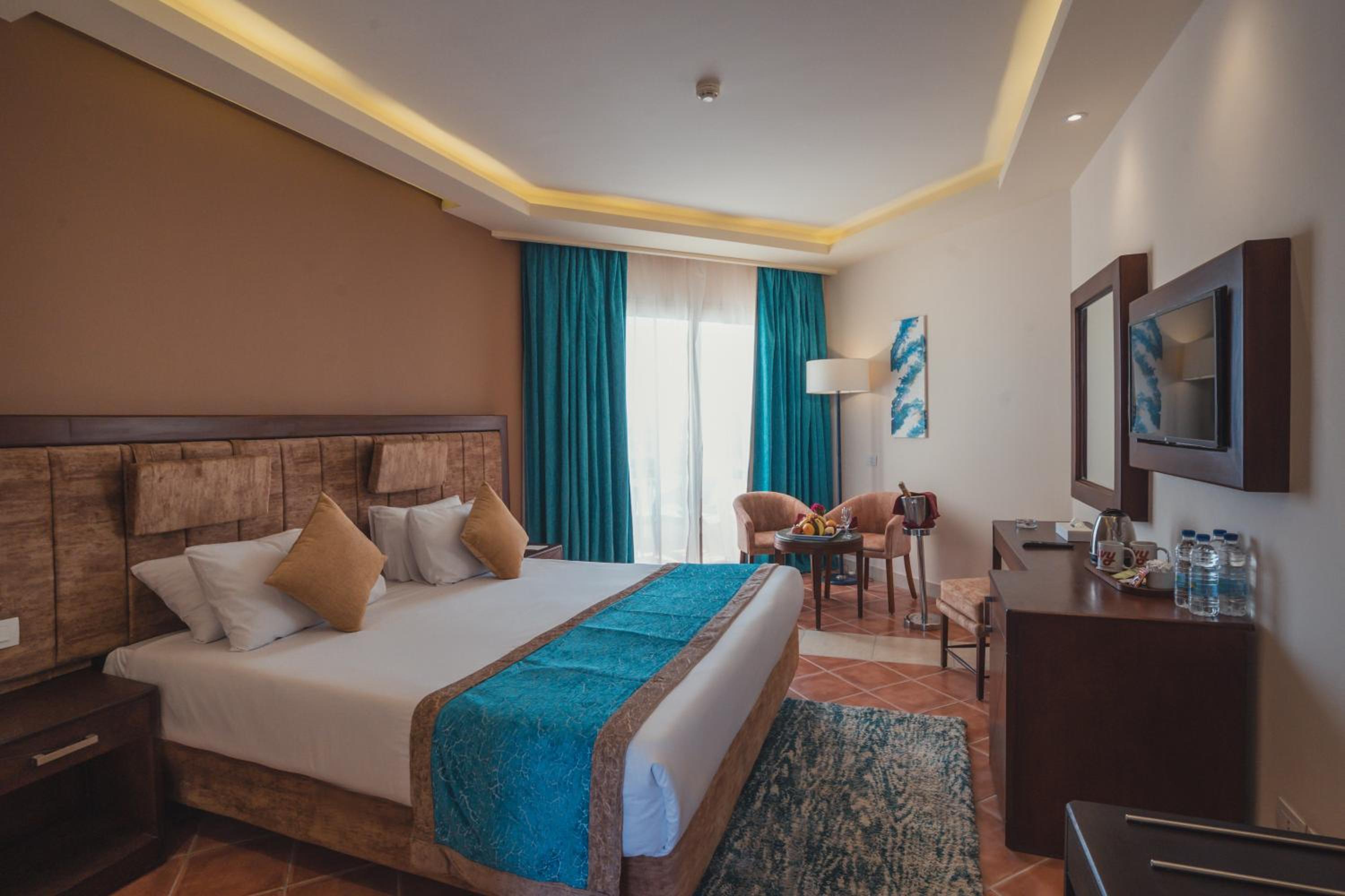 DOUBLE OR TWIN BED GARDEN VIEW
