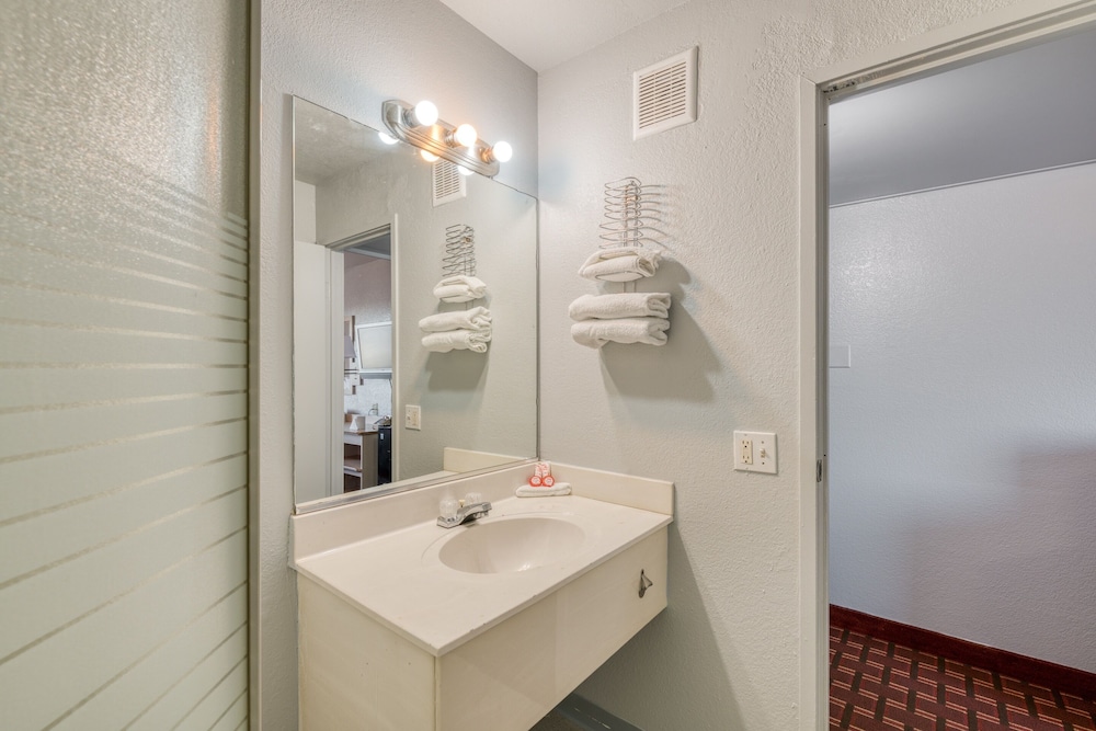 OYO Hotel Houston Southwest I-69 34/48