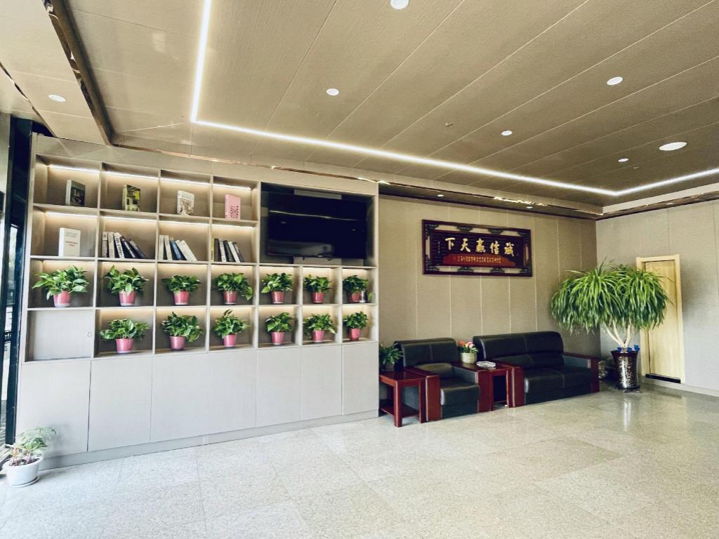Thank Inn Hotel Shanxi Yulin Yuyang District Railway Station 43/49