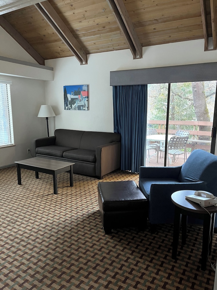 Northern Queen Inn 25/50
