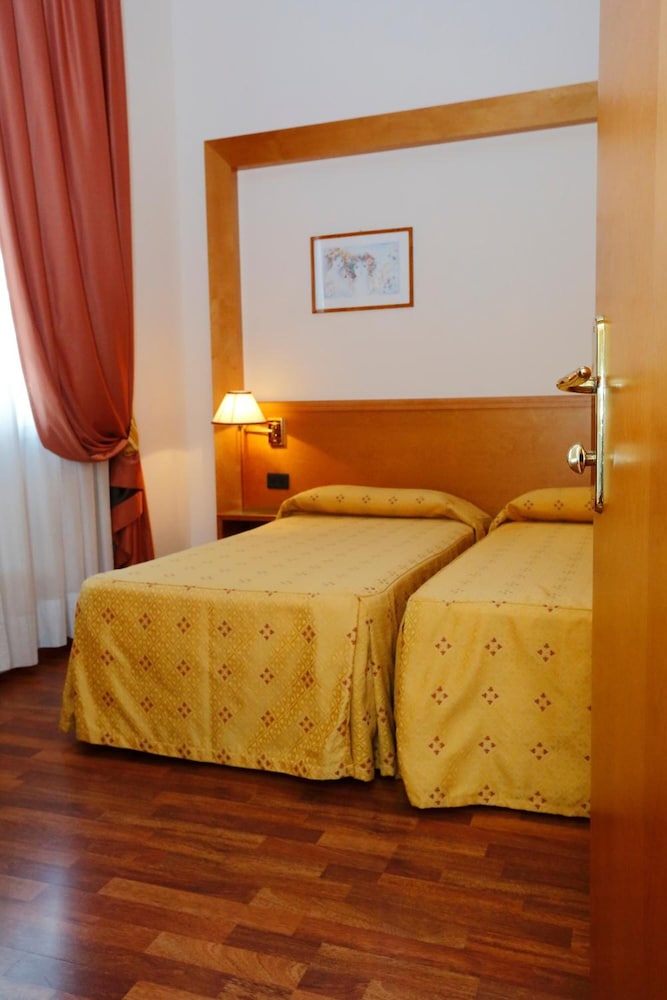Hotel Estense 22/40