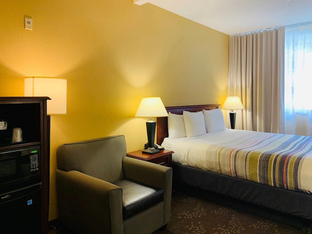 ROOM, KING BED, ACCESSIBLE
