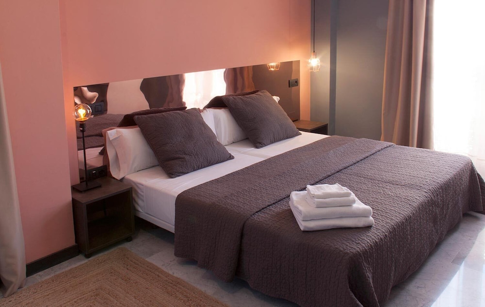 SUITE, QUEEN BED, TERRACE