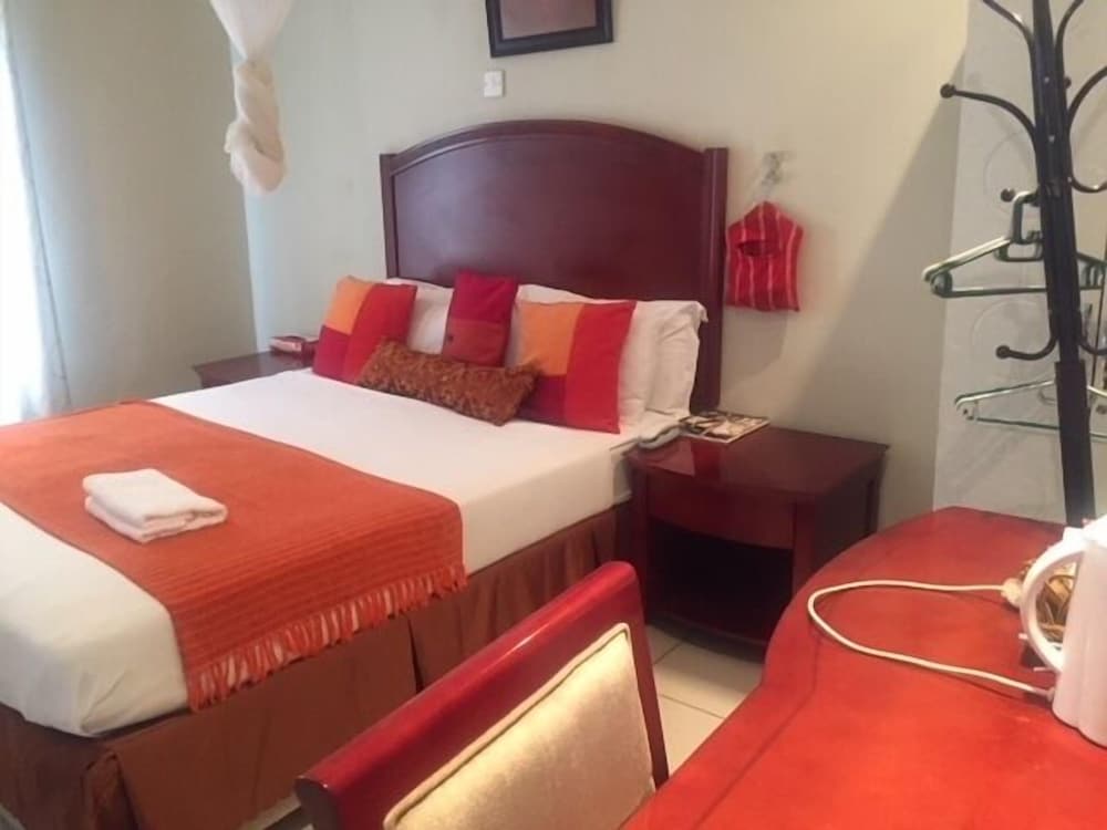 Comfort Palace Guest House Kasane 6/28