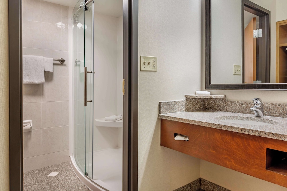 Drury Inn and Suites Southwest St. Louis 49/50