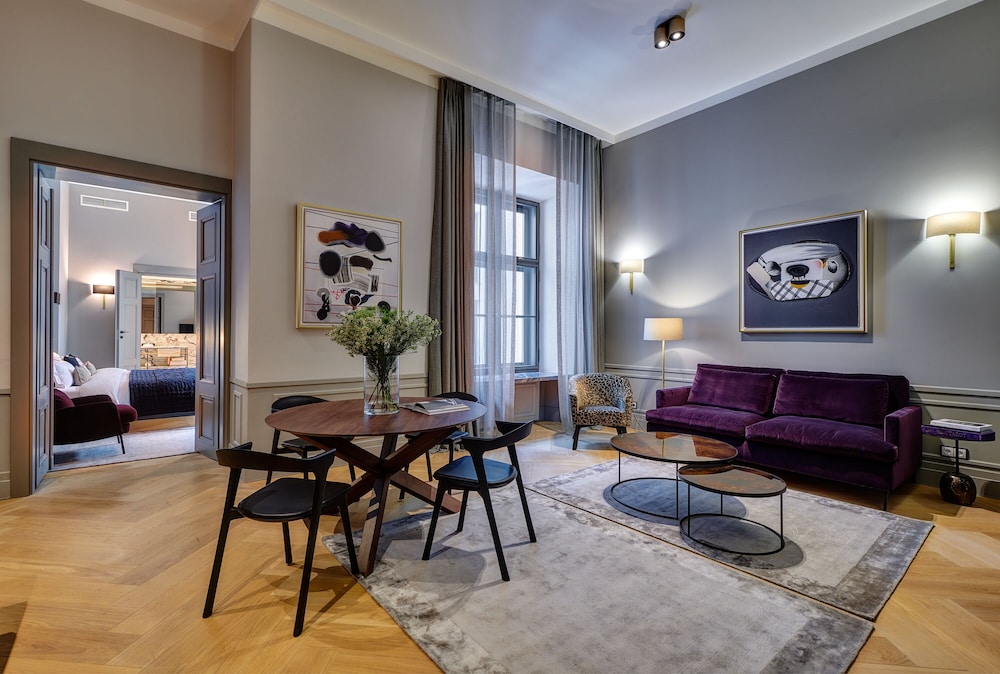Hotel H15 Luxury Palace 30/50