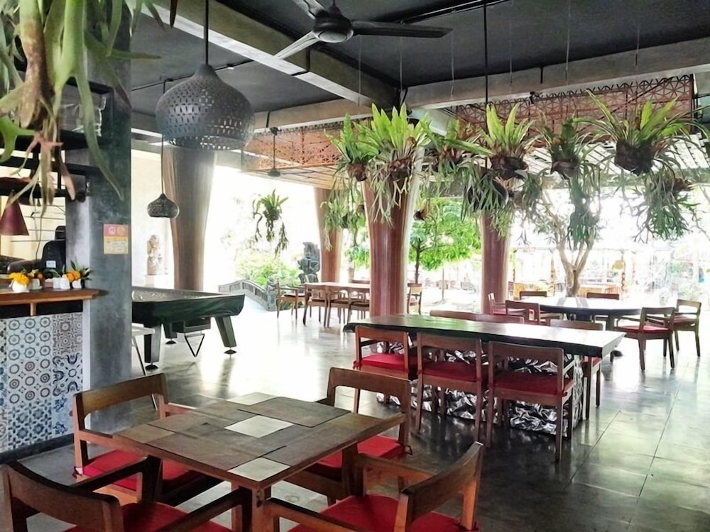 PANORAMA HOTEL BAR & RESTAURANT 13/24