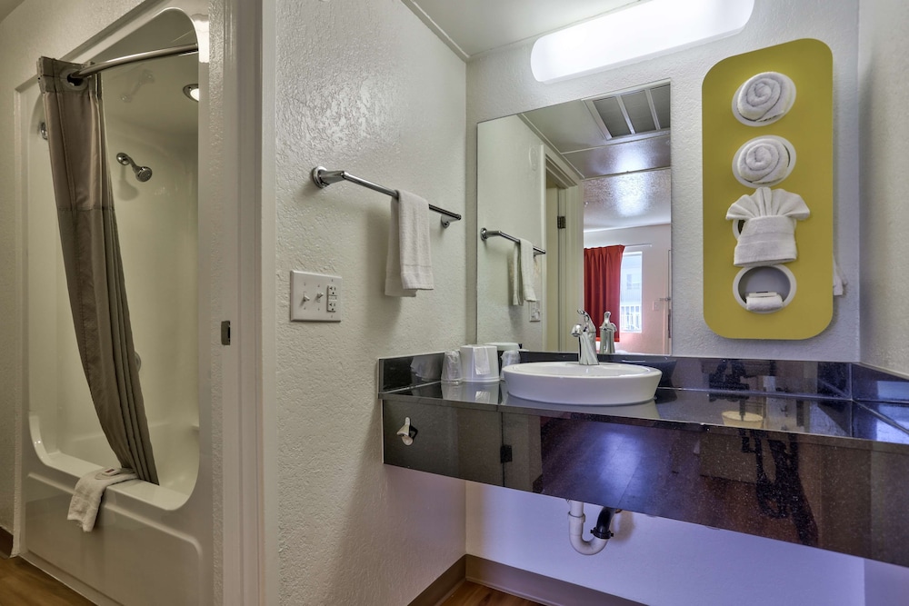 Motel6 Flagstaff, AZ - Butler 48/50