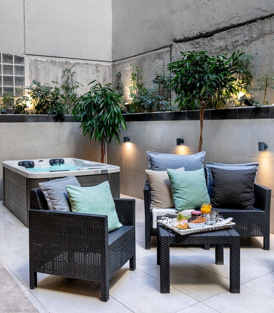 47 Luxury Suites 58/73