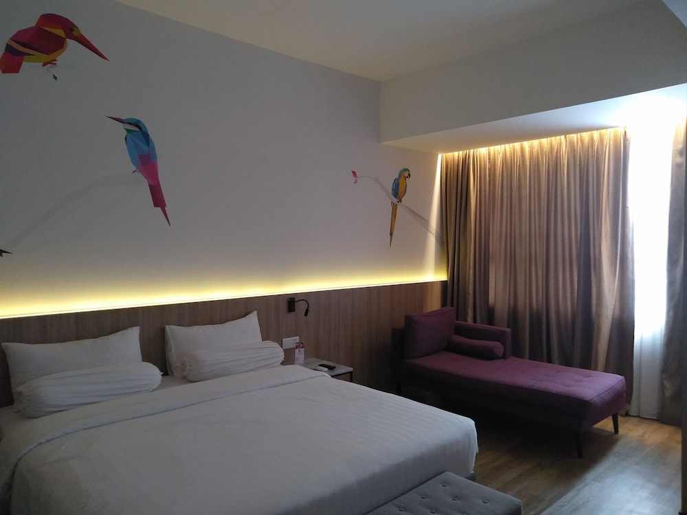 The Zuri Palembang 13/58