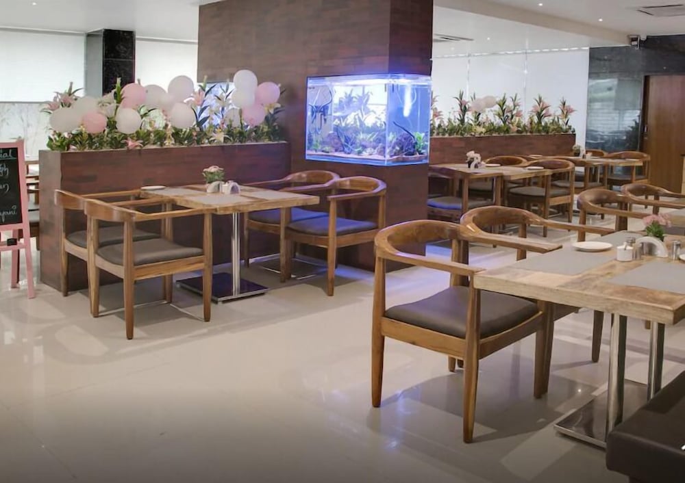 Oyo 14745 Veeraj Suites 48/50