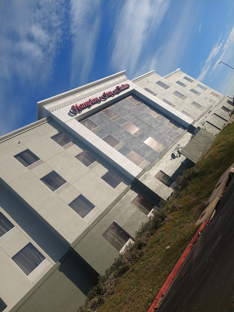 Hampton Inn & Suites Gainesville, TX 2/35