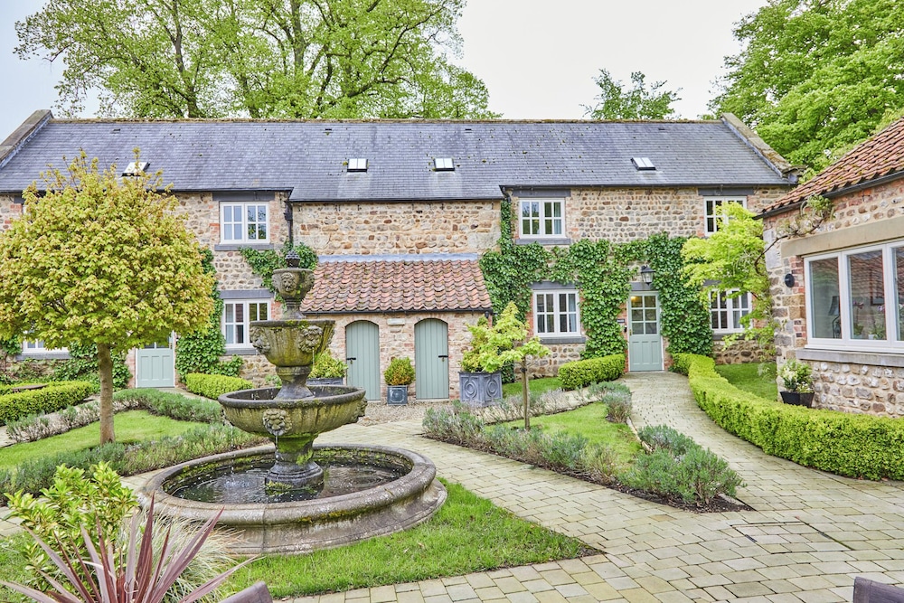 The Old Coach House 26/34