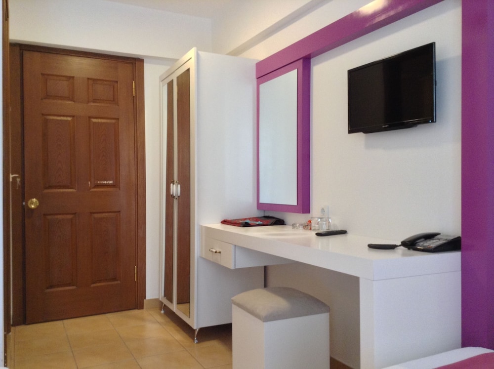 Senam Hotel 25/27