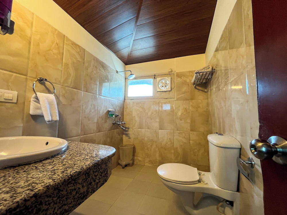 Golden Tulip Manali 88/92