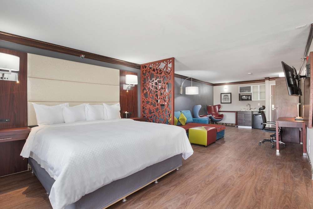 Upgrade, Suite, King Bed, Corner