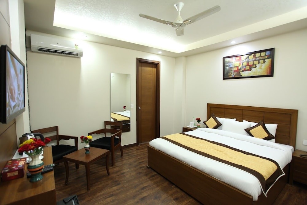 Oyo 5198 Hotel Hcgrand 7/31