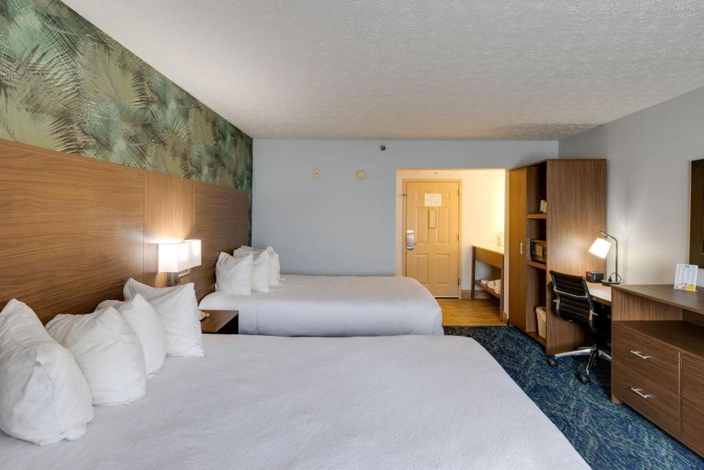 Mountain, Deluxe, 2 Queen Beds, City View