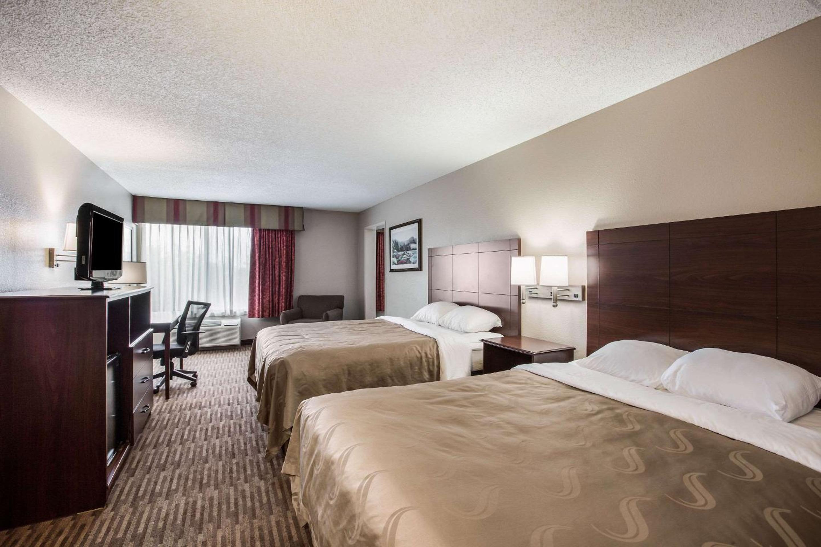 Room, Queen Bed, Exterior Entrance