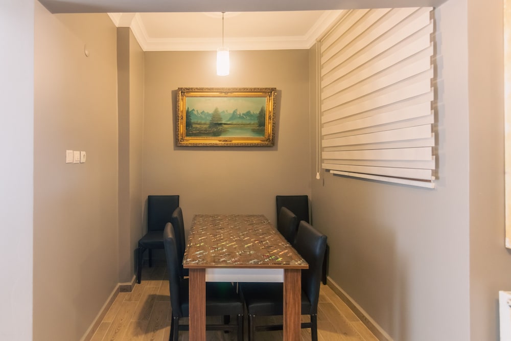 Zendy Suite Hotel 73/88