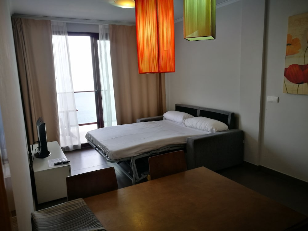 El Faro Aparthotel 10/36