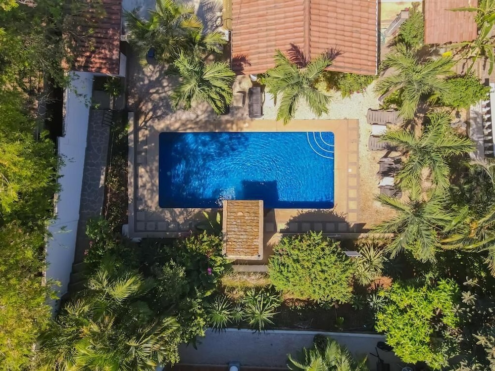 Hotel Flores 45/50