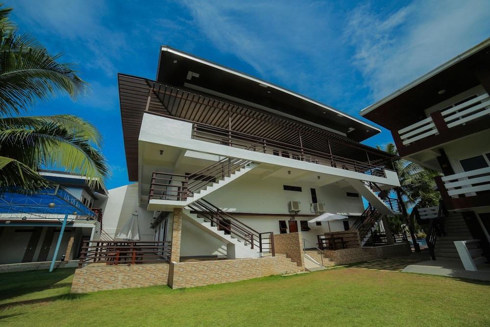 Bataan White Corals Beach Resort 5/42