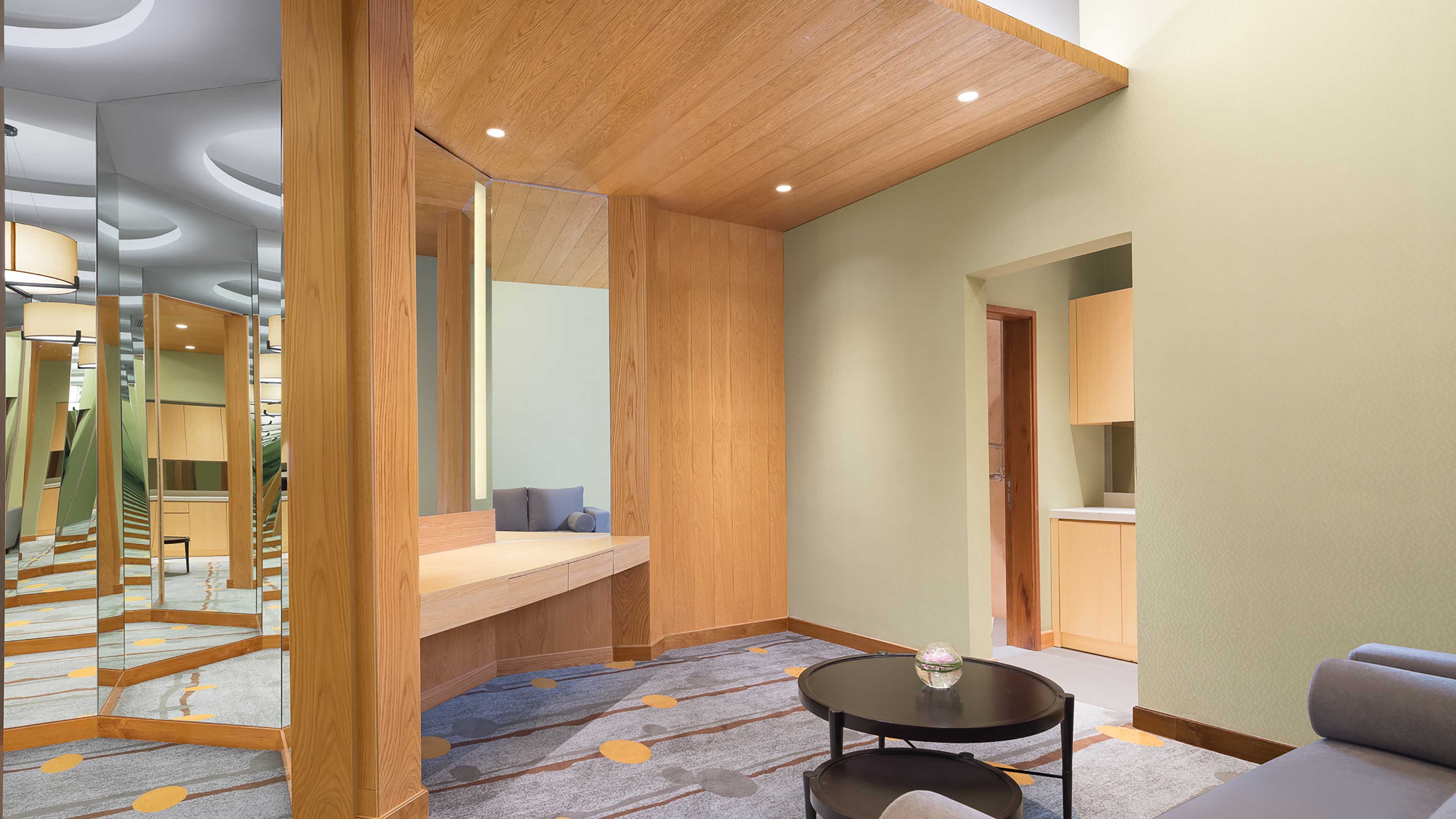 Holiday Inn Hotel Suites Jakarta Gajah Mada 36/77