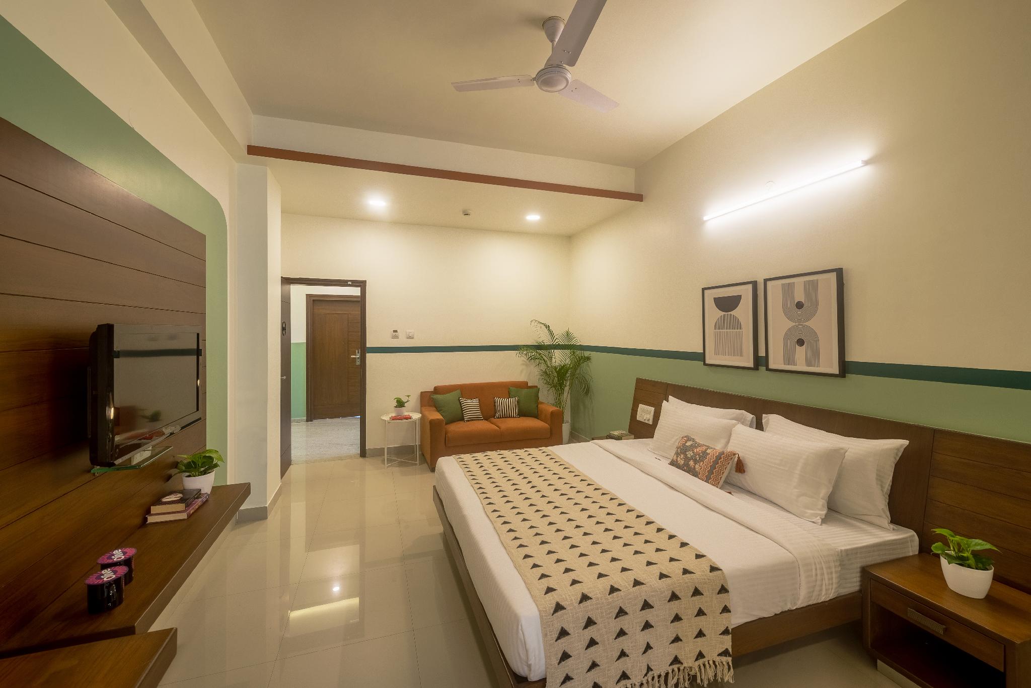 SUITE, KING BED