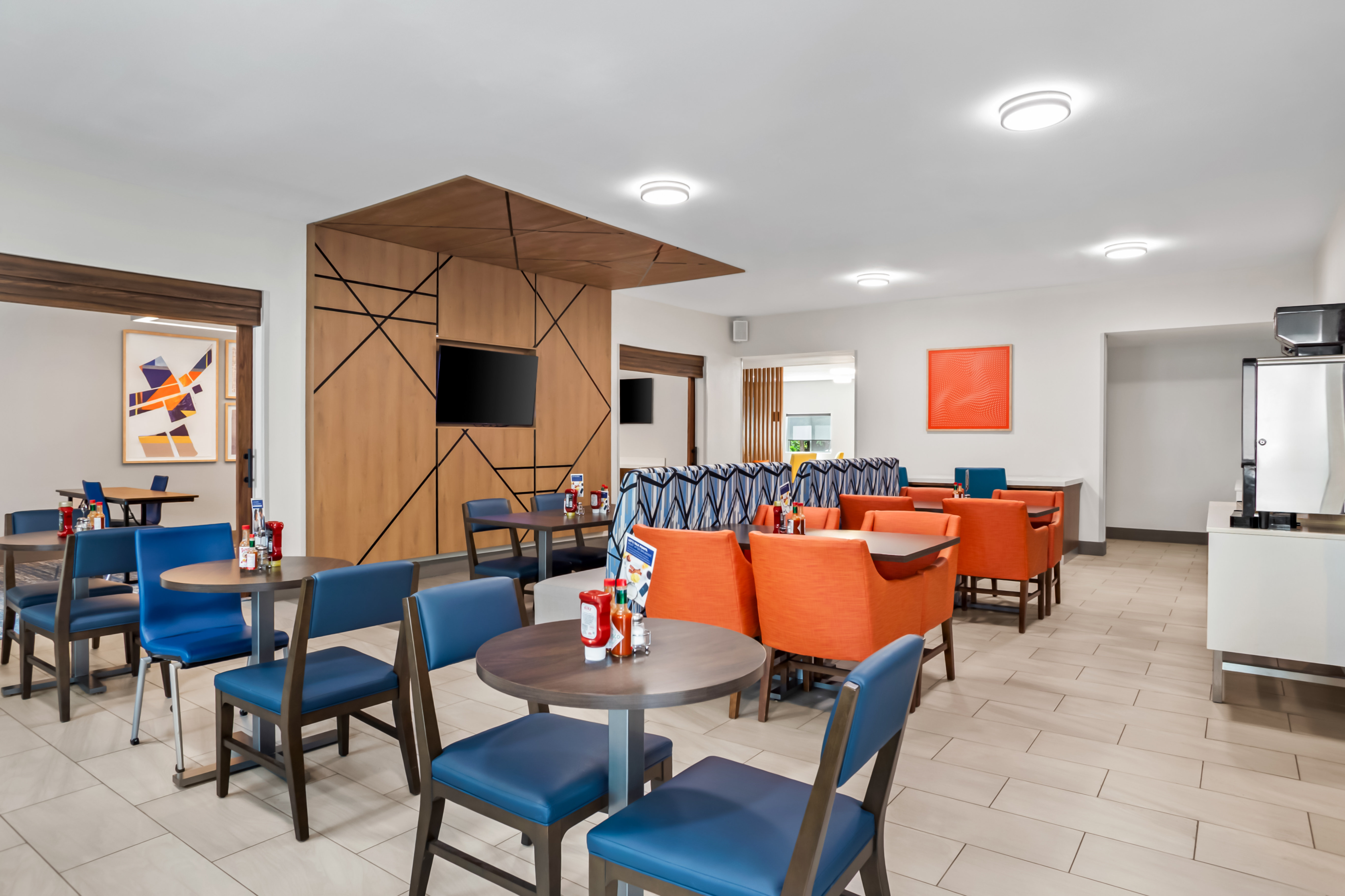 Holiday Inn Express & Suites Tumwater - Olympia By IHG 24/36