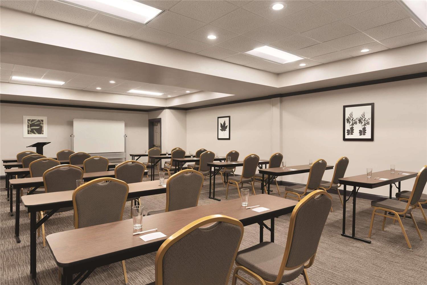 Country Inn & Suites By Radisson Raleigh-Durham Airport NC 10/15