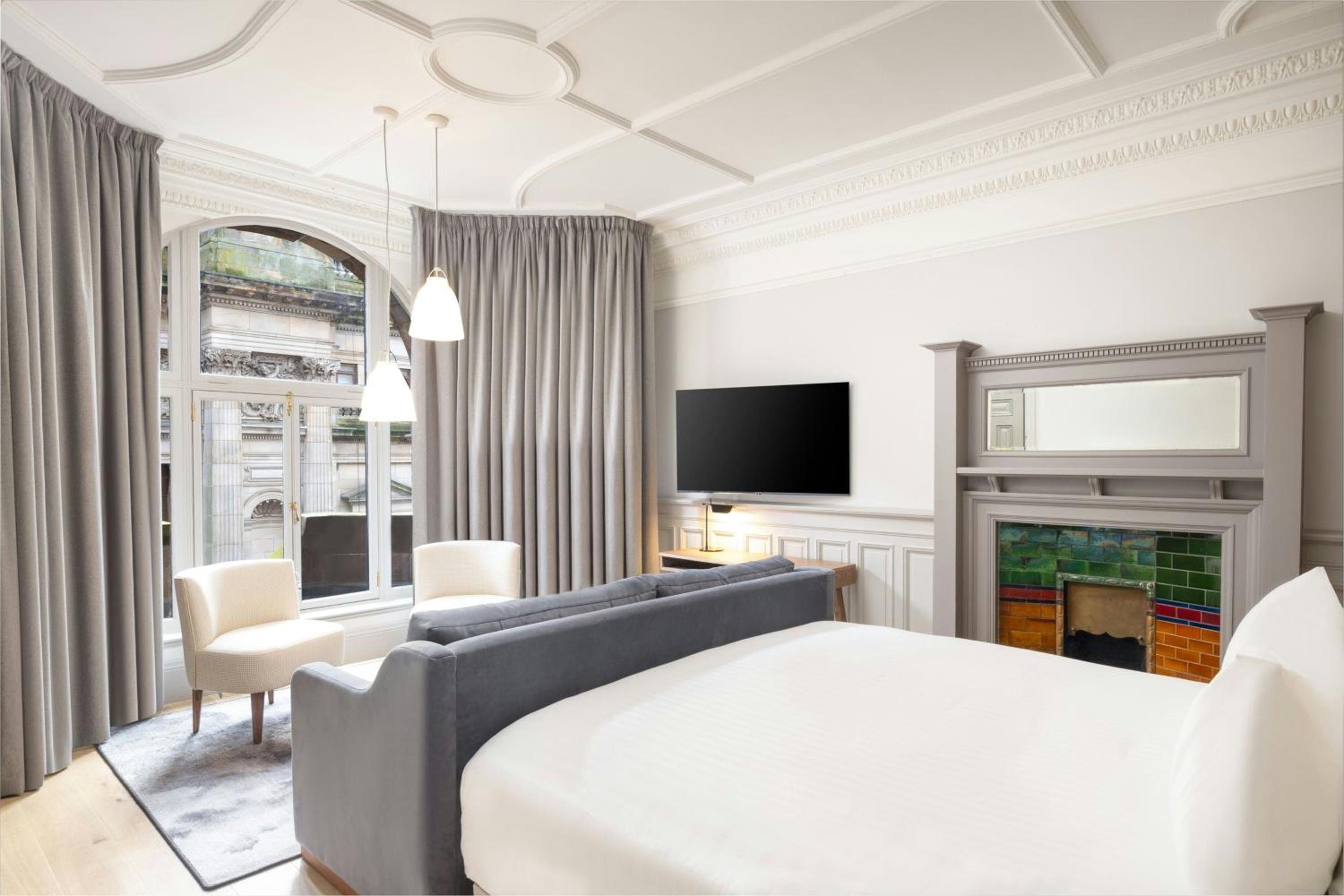Heritage, Junior Suite, King Bed, Urban View