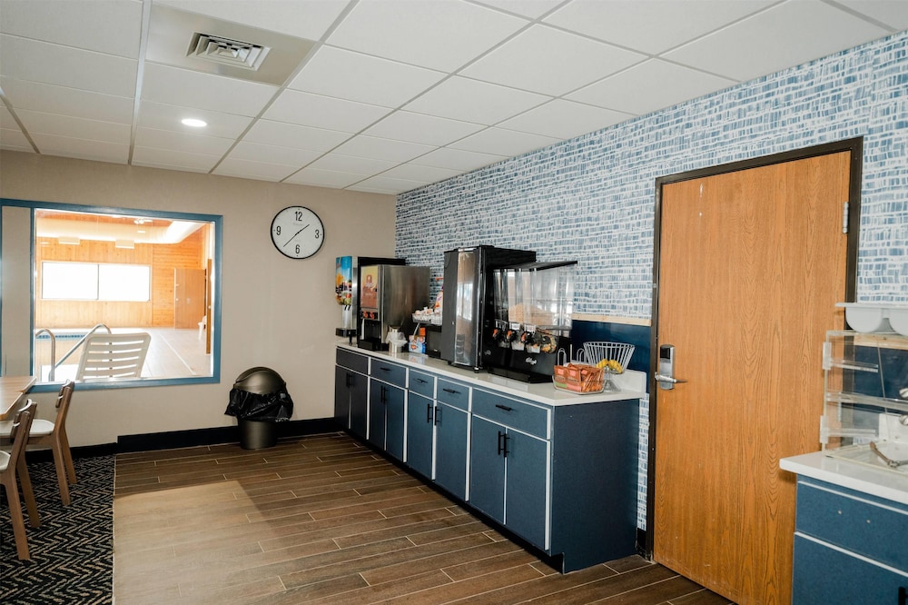 AmericInn by Wyndham Tomahawk 9/50