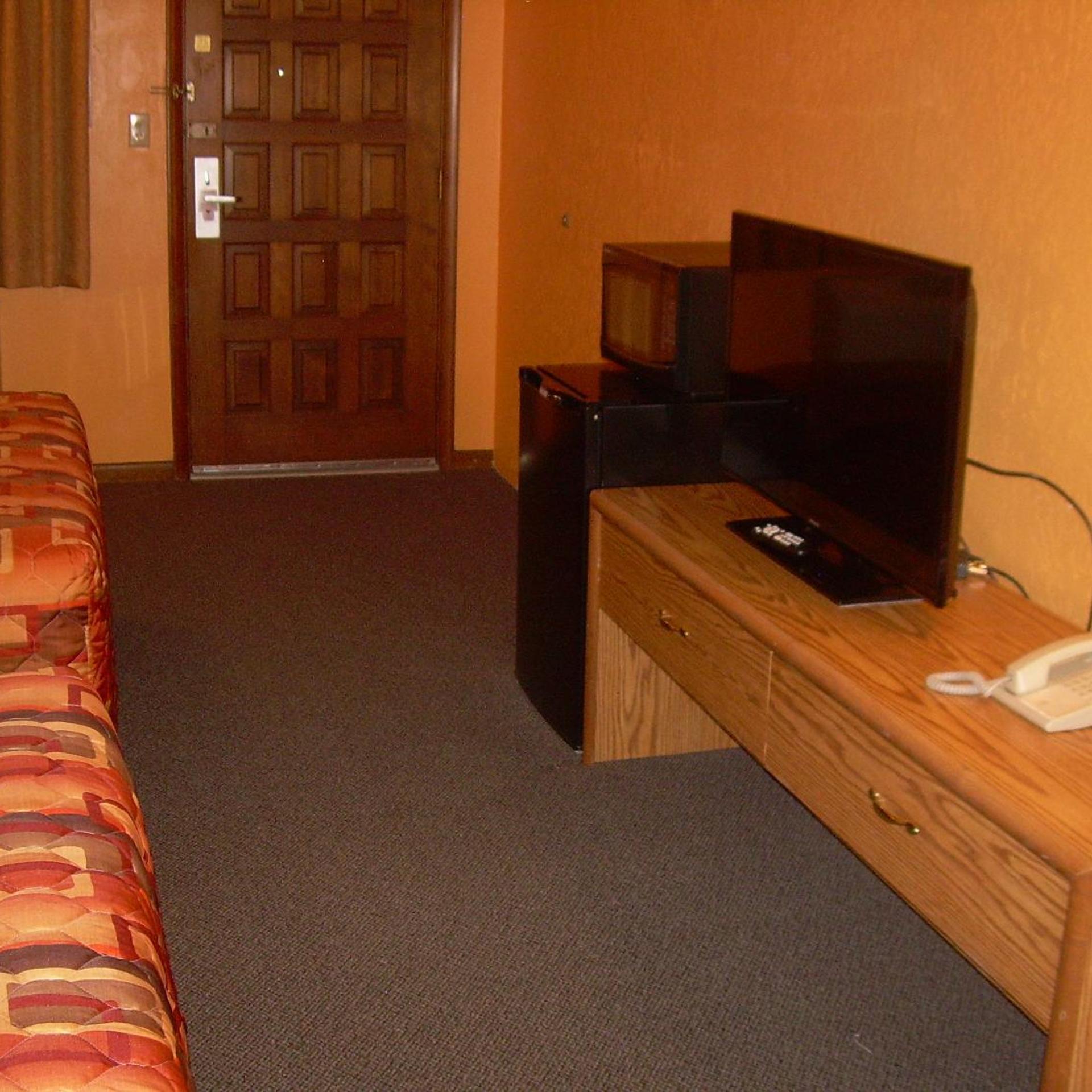 83 Motel 16/28