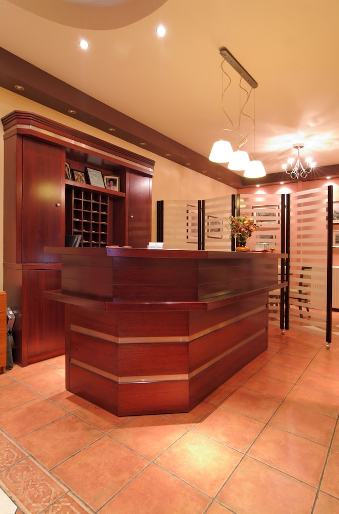SAN NECTARIOS HOTEL 7/50