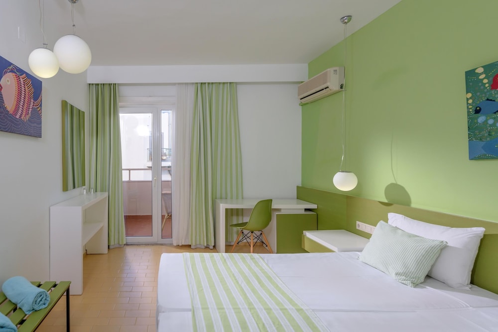 ROOM, DOUBLE BED, LAND VIEW