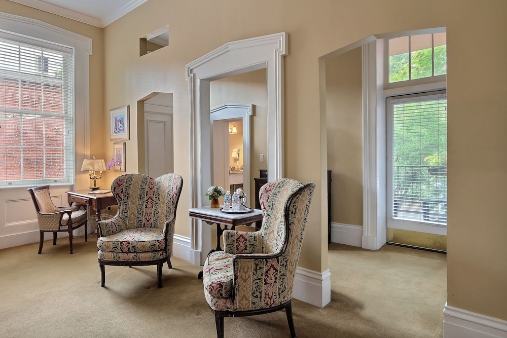 The Presidents Quarters Inn 36/76