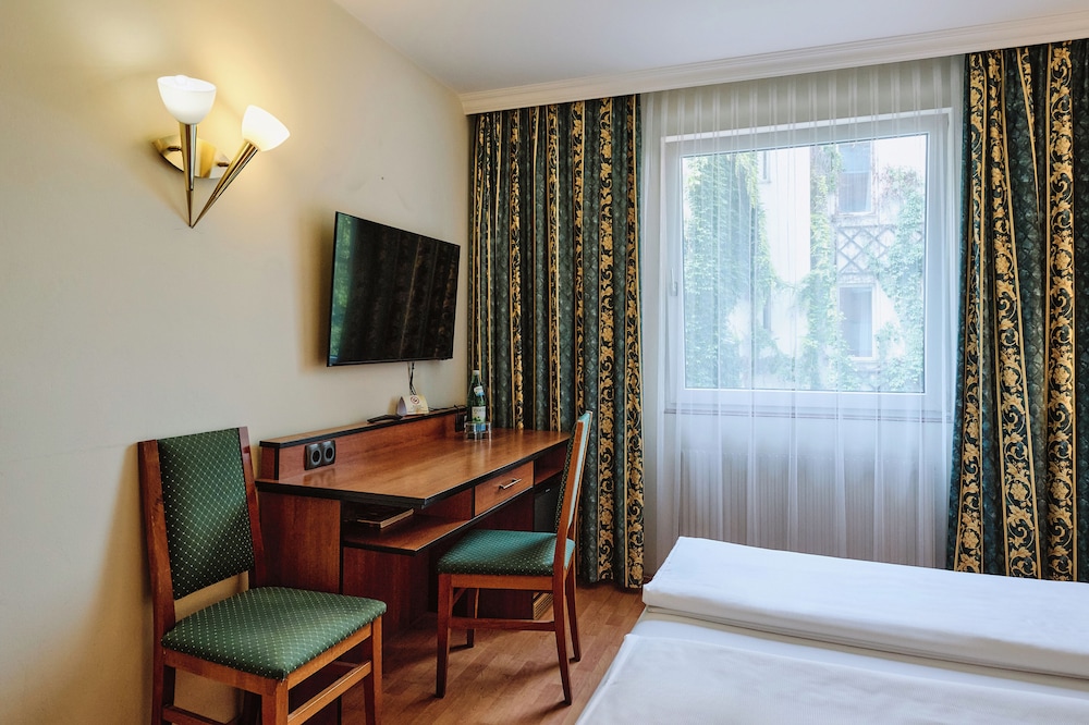 Cartart Hotel Bombolo (ex Deutschmeister) 30/38