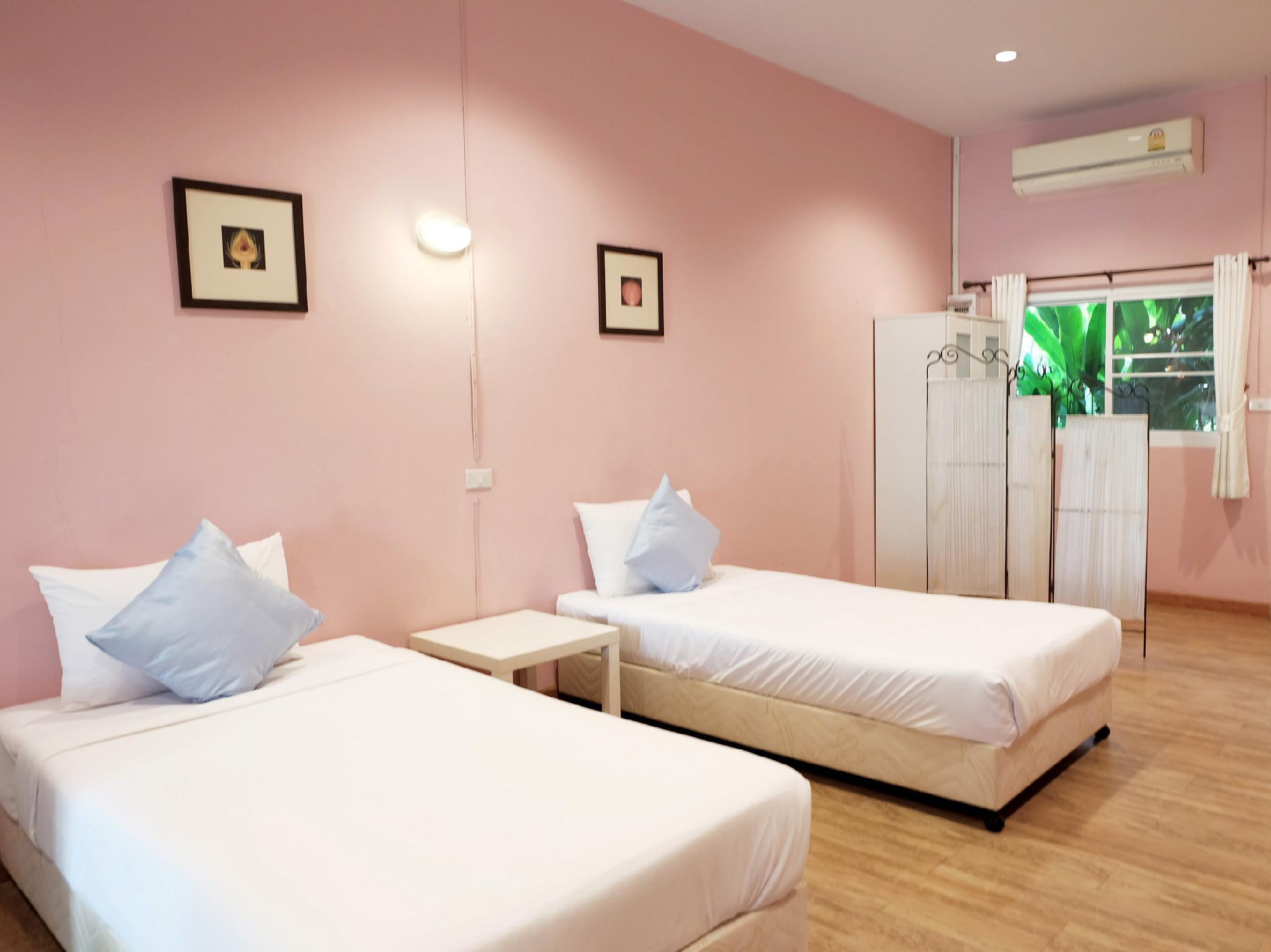 Standard, Twin Beds