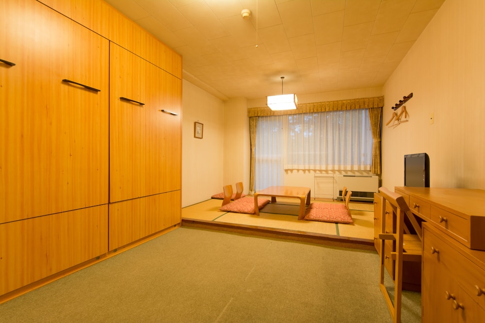 HOTEL VILLAGE 18/50